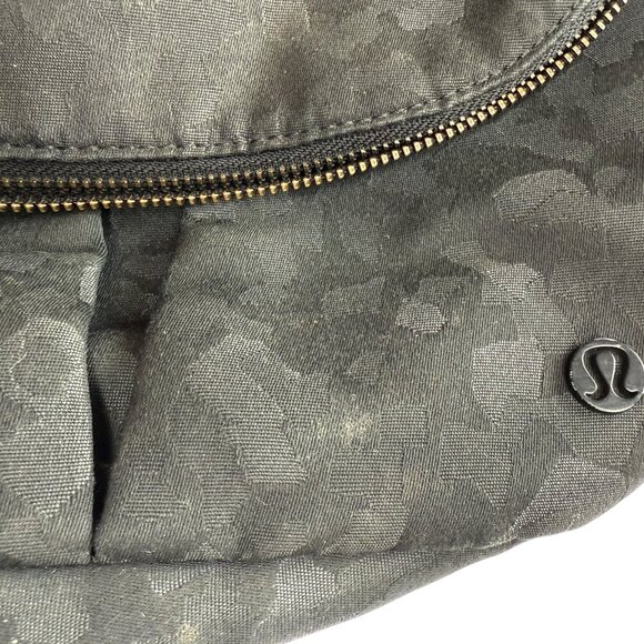 Lululemon Festival Crossbody Bag Purse.  Black. Speckled Camo Pattern Adjustable - Picture 3 of 10